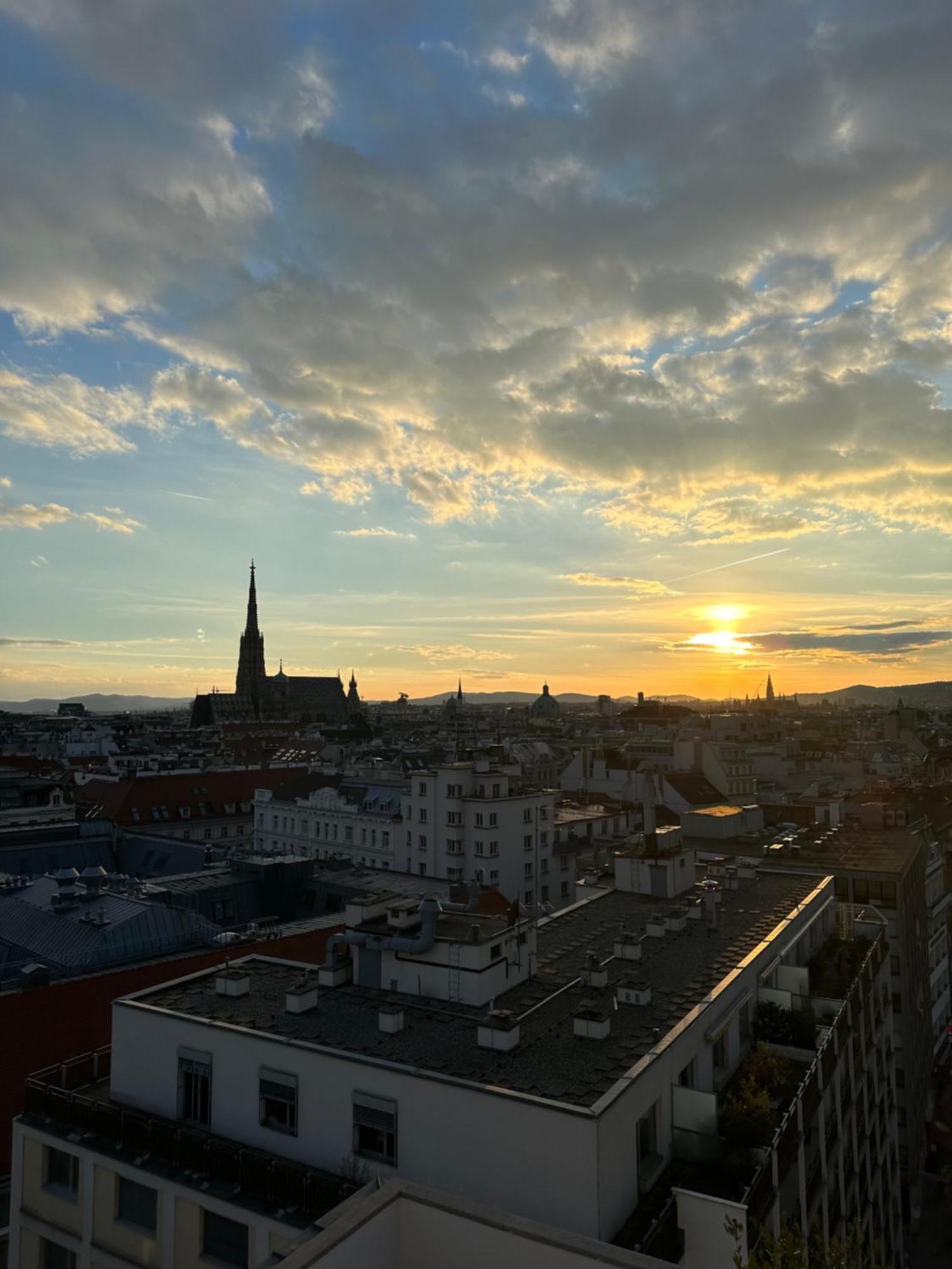 Center Apartment With 360° Rooftop Wien Exterior foto