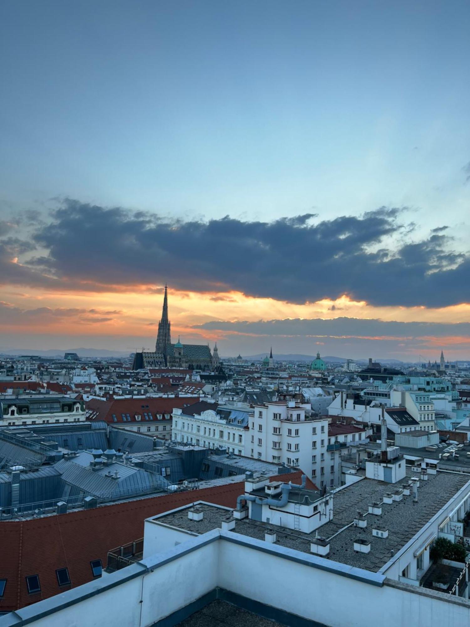 Center Apartment With 360° Rooftop Wien Exterior foto